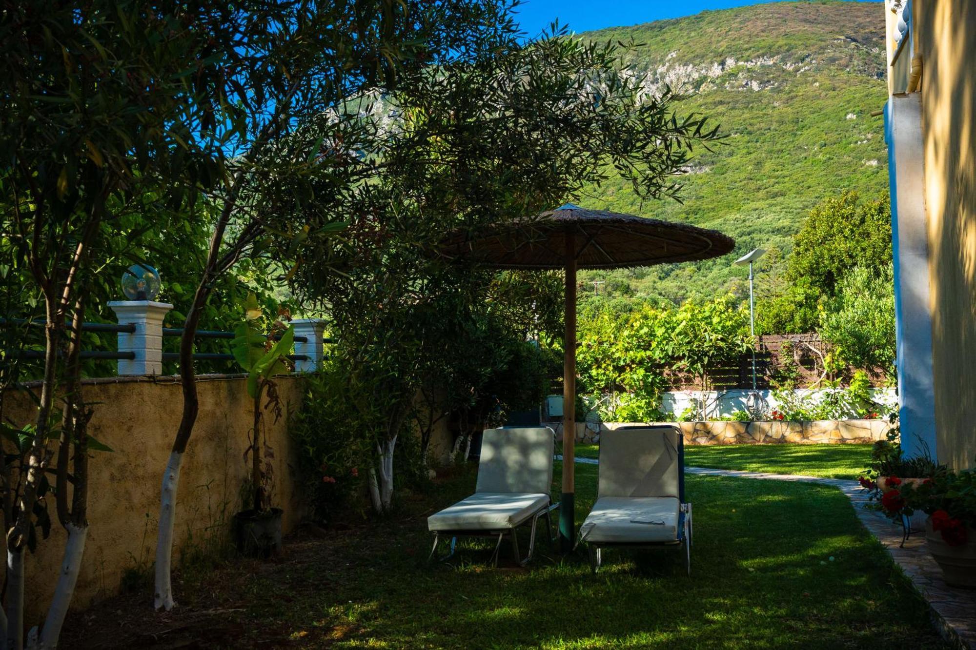 Stefanias Appartments Agios Matthaios  Exterior photo