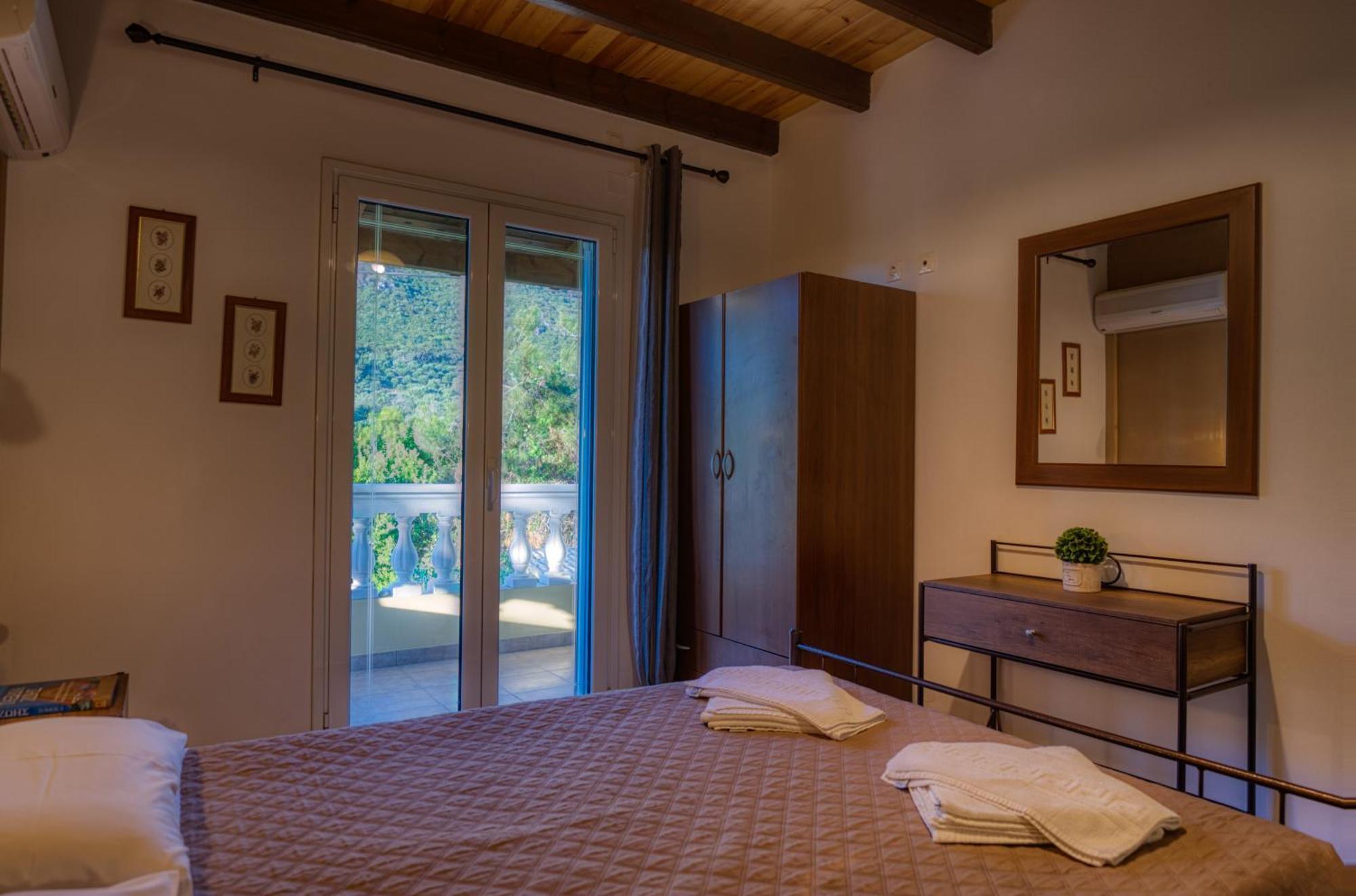 Stefanias Appartments Agios Matthaios  Exterior photo