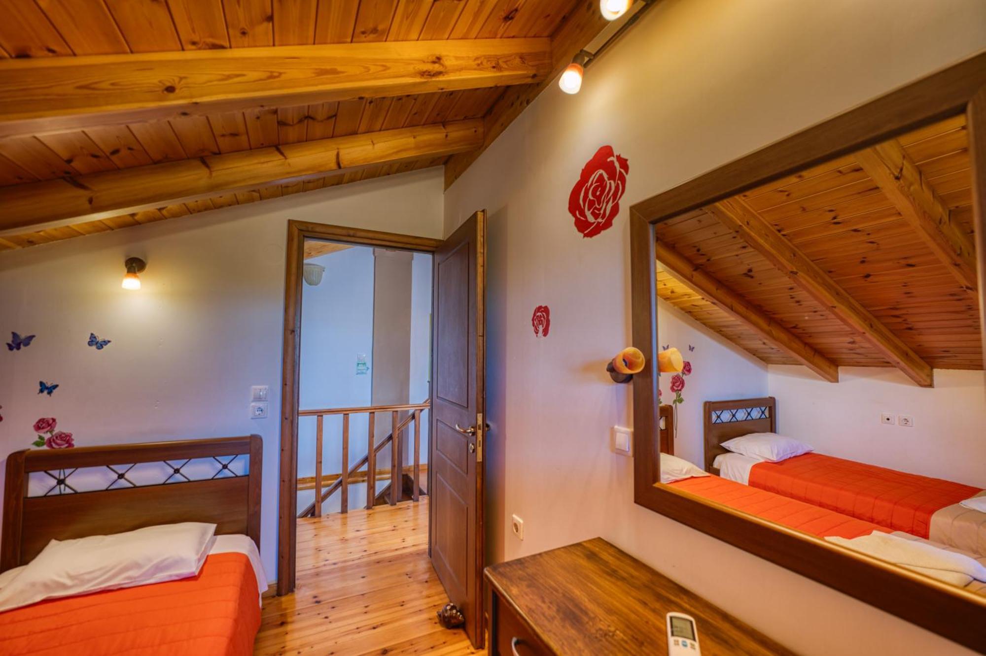 Stefanias Appartments Agios Matthaios  Exterior photo