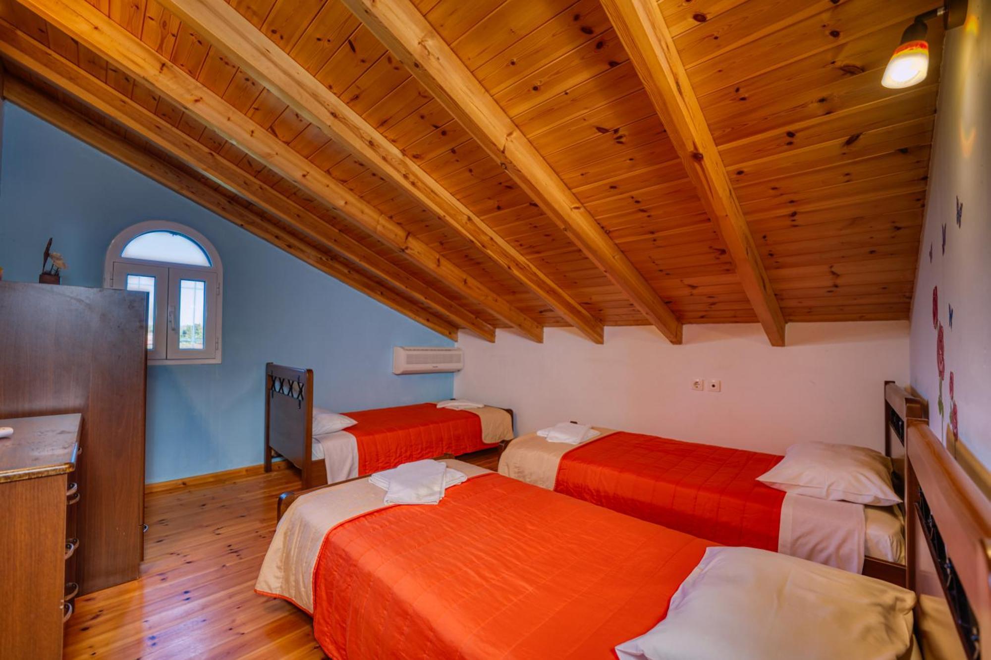 Stefanias Appartments Agios Matthaios  Exterior photo
