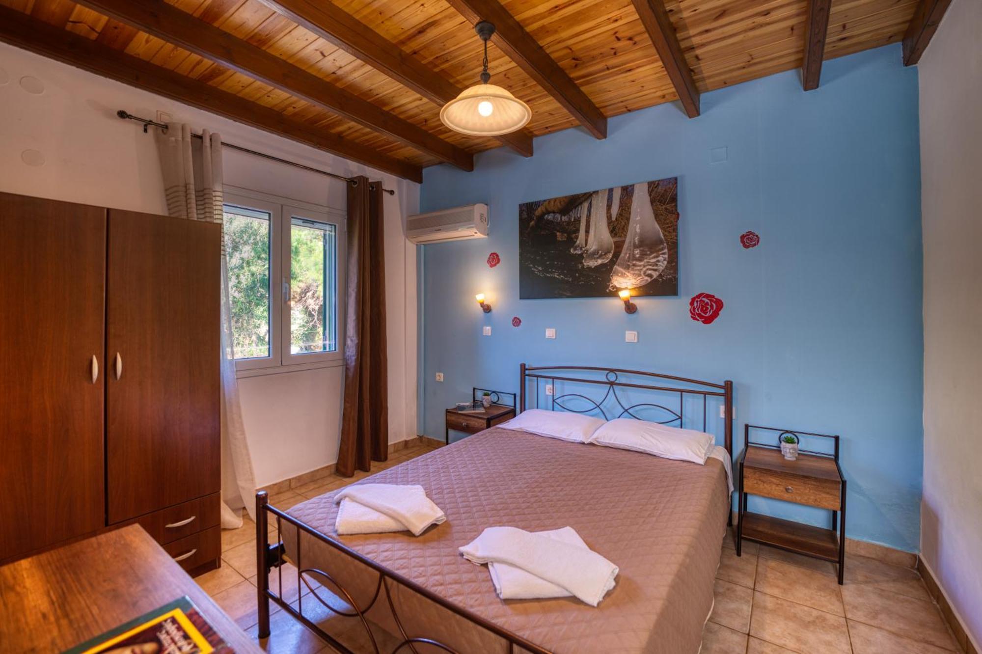 Stefanias Appartments Agios Matthaios  Exterior photo
